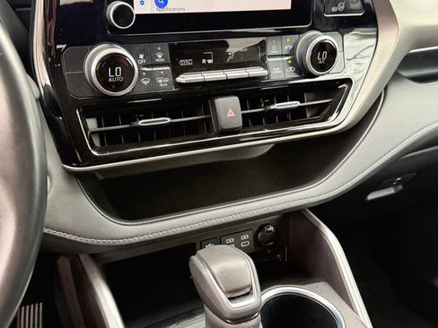 Used 2024 Toyota Highlander LE image 23