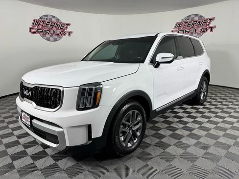 Used 2024 Kia Telluride LX image 3