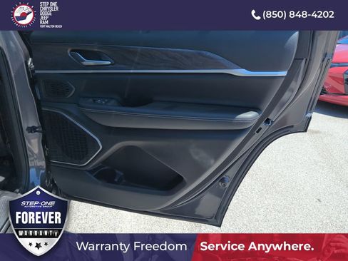Used 2023 Jeep Grand Cherokee L Limited w/ Luxury Tech Group II RWD image 34