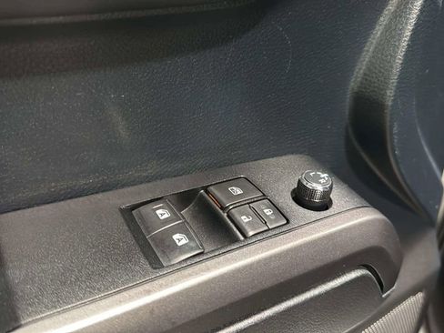 Used 2017 Toyota Tacoma TRD Off-Road AWD/4WD image 22