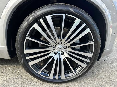 Used 2025 Volvo XC90 B6 Ultra w/ Lounge Package image 9