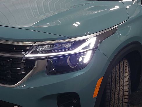 New 2026 Kia Seltos EX image 32