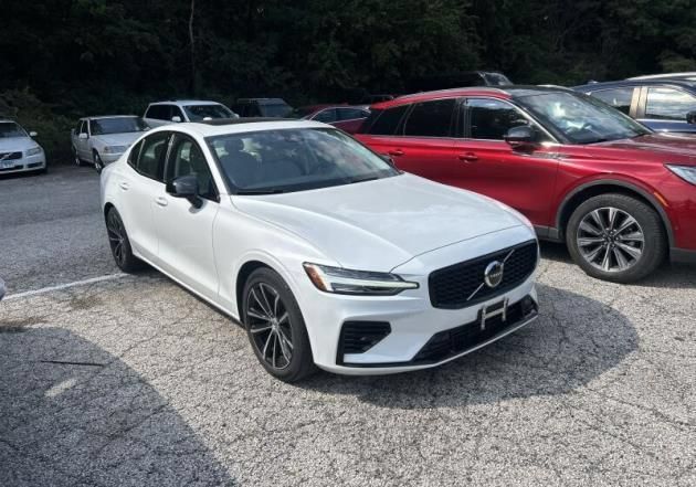 Used 2024 Volvo S60 T8 Core AWD/4WD image 2
