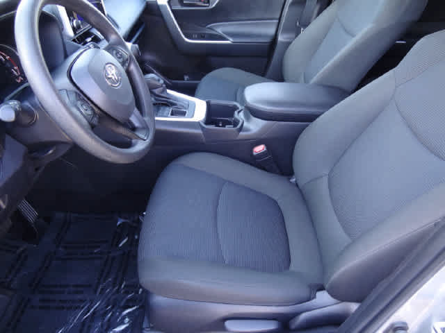 Used 2025 Toyota RAV4 LE AWD/4WD image 6