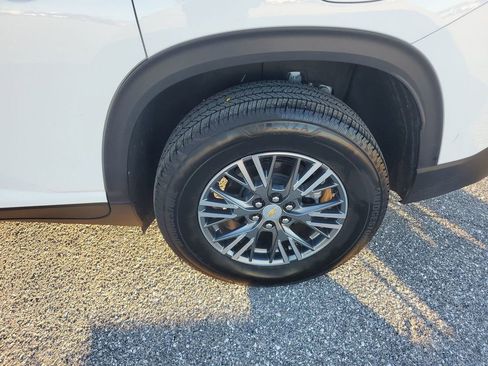 Used 2025 Chevrolet Traverse LT image 19