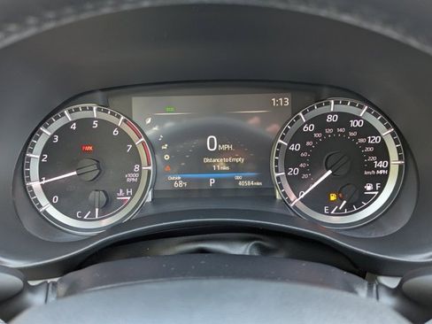 Used 2023 Toyota Highlander XLE image 24