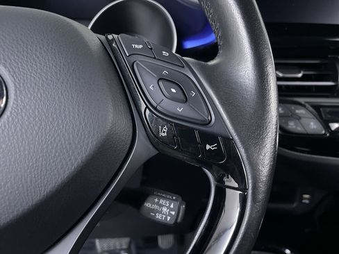 Used 2021 Toyota C-HR XLE image 25