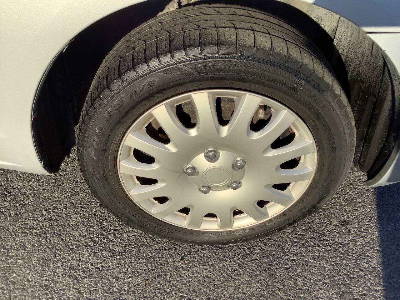 Used 2006 Toyota Matrix FWD image 16
