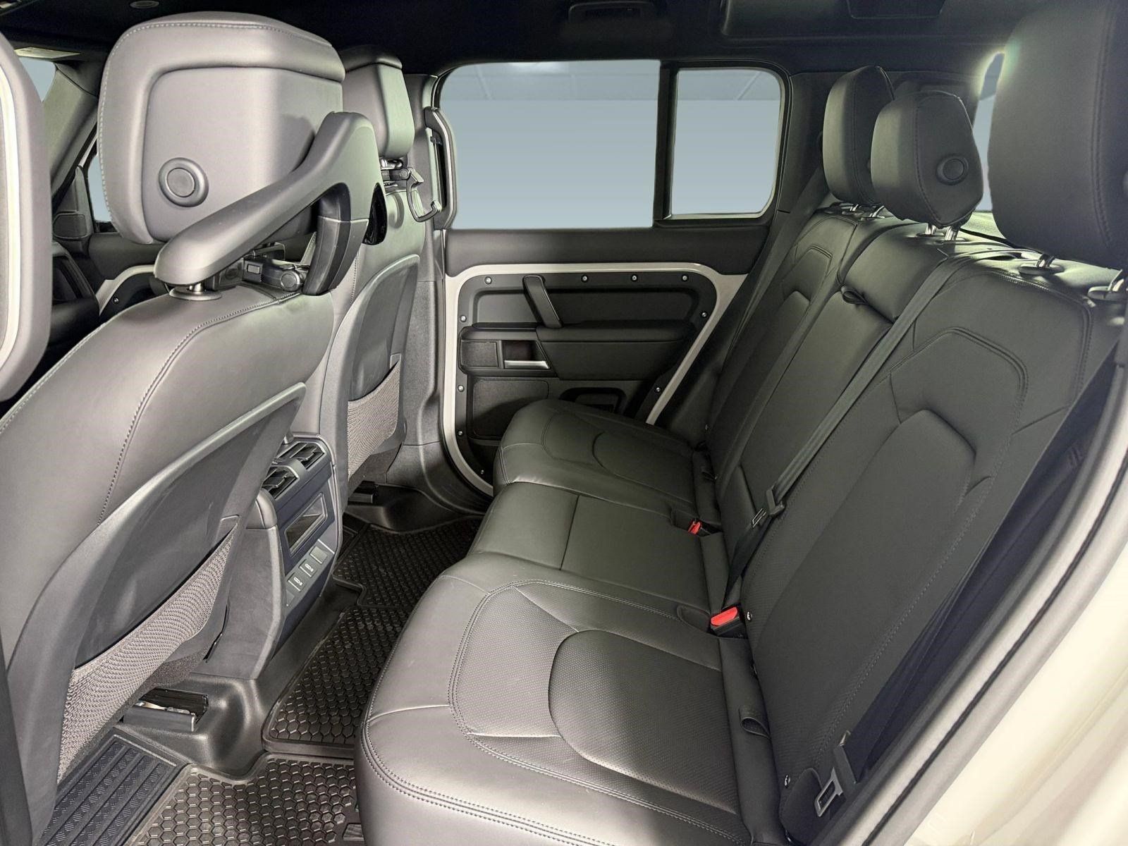 New 2026 Land Rover Defender 110 X-Dynamic SE AWD/4WD image 22