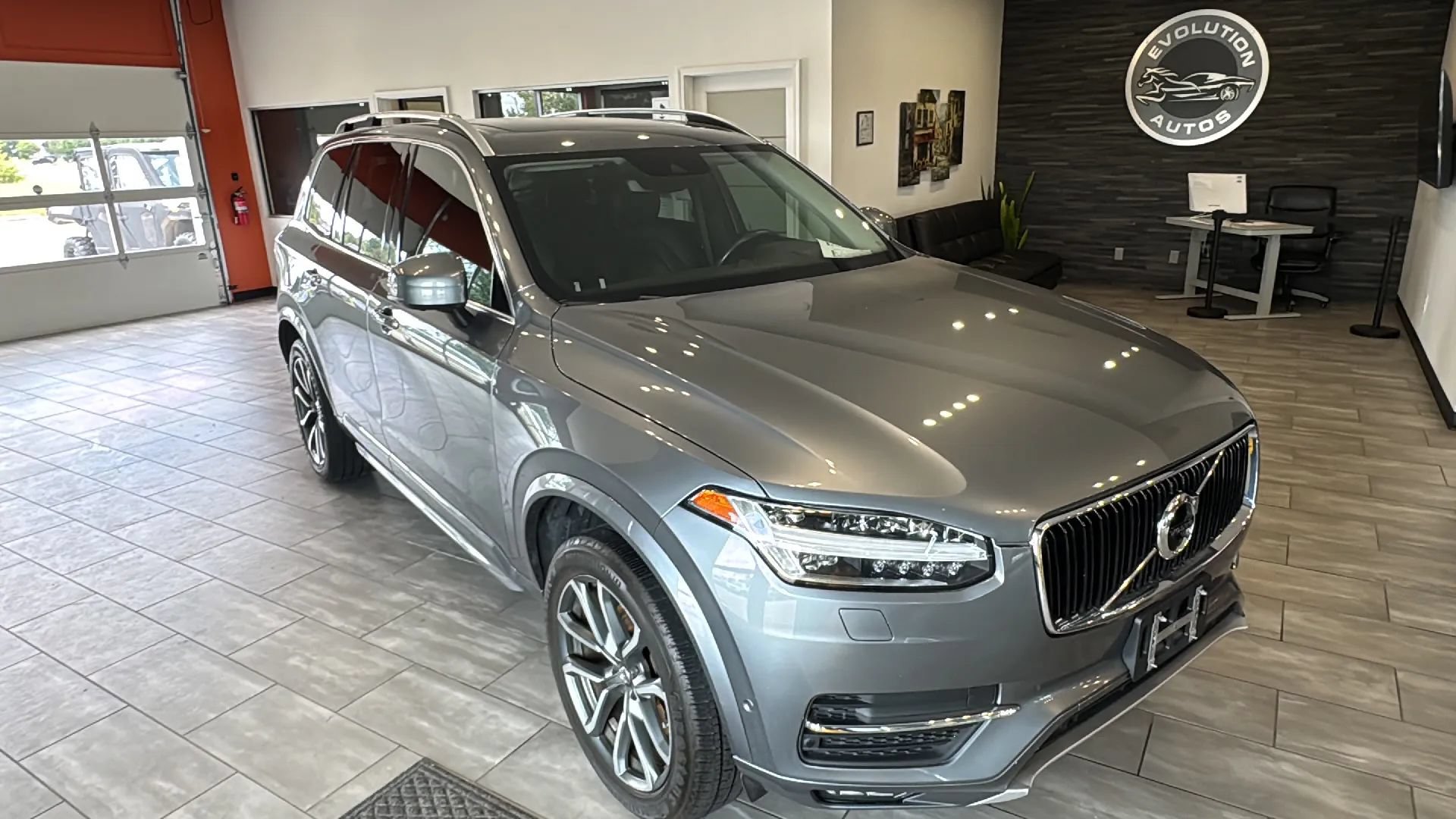 Used 2017 Volvo XC90 T6 Momentum w/ Vision Package AWD/4WD image 3
