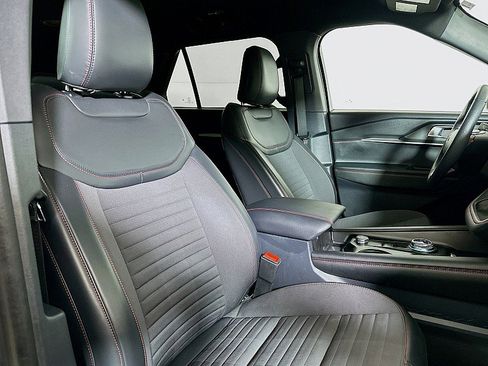 Used 2025 Ford Explorer ST-Line w/ ST-Line Street Pack image 28