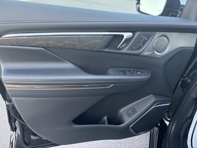 Used 2026 Buick Enclave Avenir AWD/4WD image 16