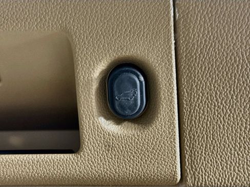 Used 2018 Cadillac Escalade Platinum AWD/4WD image 38