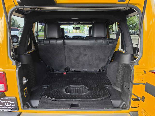 Used 2015 Jeep Wrangler Unlimited Sahara w/ Max Tow Package AWD/4WD image 16