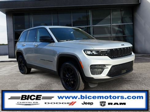 New 2025 Jeep Grand Cherokee Altitude image 1