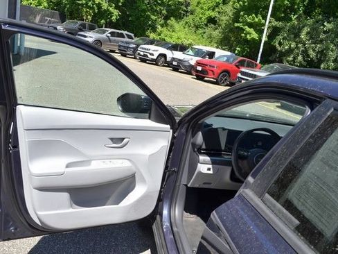 Used 2024 Hyundai Kona SEL AWD/4WD image 15