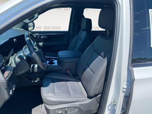 Used 2025 Chevrolet Tahoe Z71 w/ Comfort Package AWD/4WD image 9