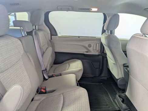 Used 2021 Toyota Sienna LE FWD image 28