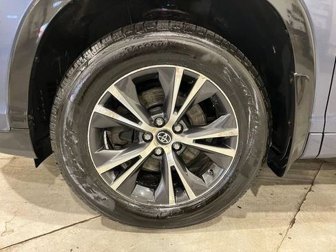 Used 2018 Toyota Highlander LE image 13