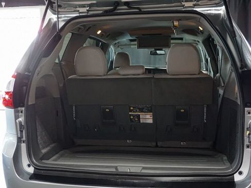 Used 2019 Toyota Sienna XLE Premium FWD image 61