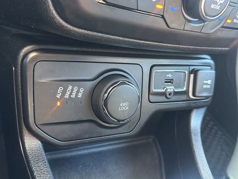 Used 2019 Jeep Renegade Sport image 19