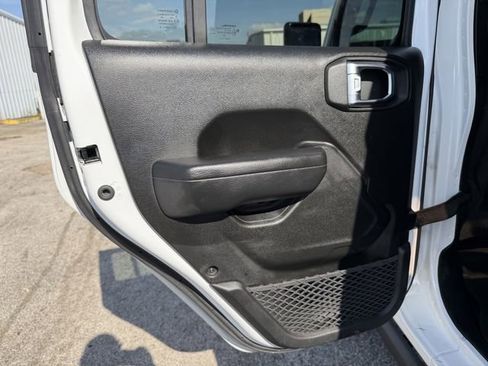 Used 2023 Jeep Gladiator Mojave image 16