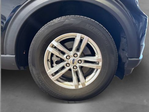 Used 2023 Ford Explorer XLT w/ Equipment Group 202A AWD/4WD image 20