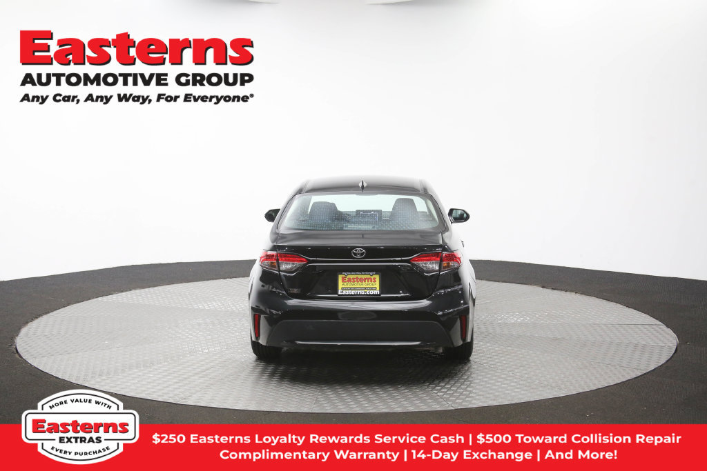 Used 2021 Toyota Corolla LE w/ Carpet Mat Package (TMS) FWD image 40