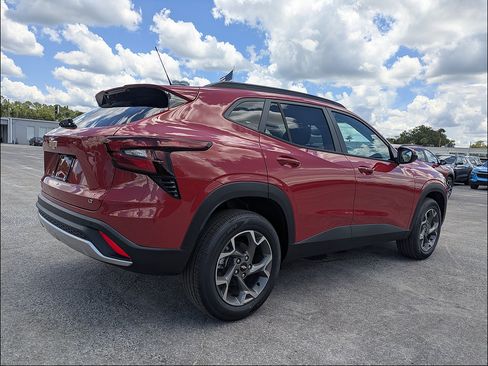 New 2026 Chevrolet Trax LT w/ Driver Confidence Package FWD image 5
