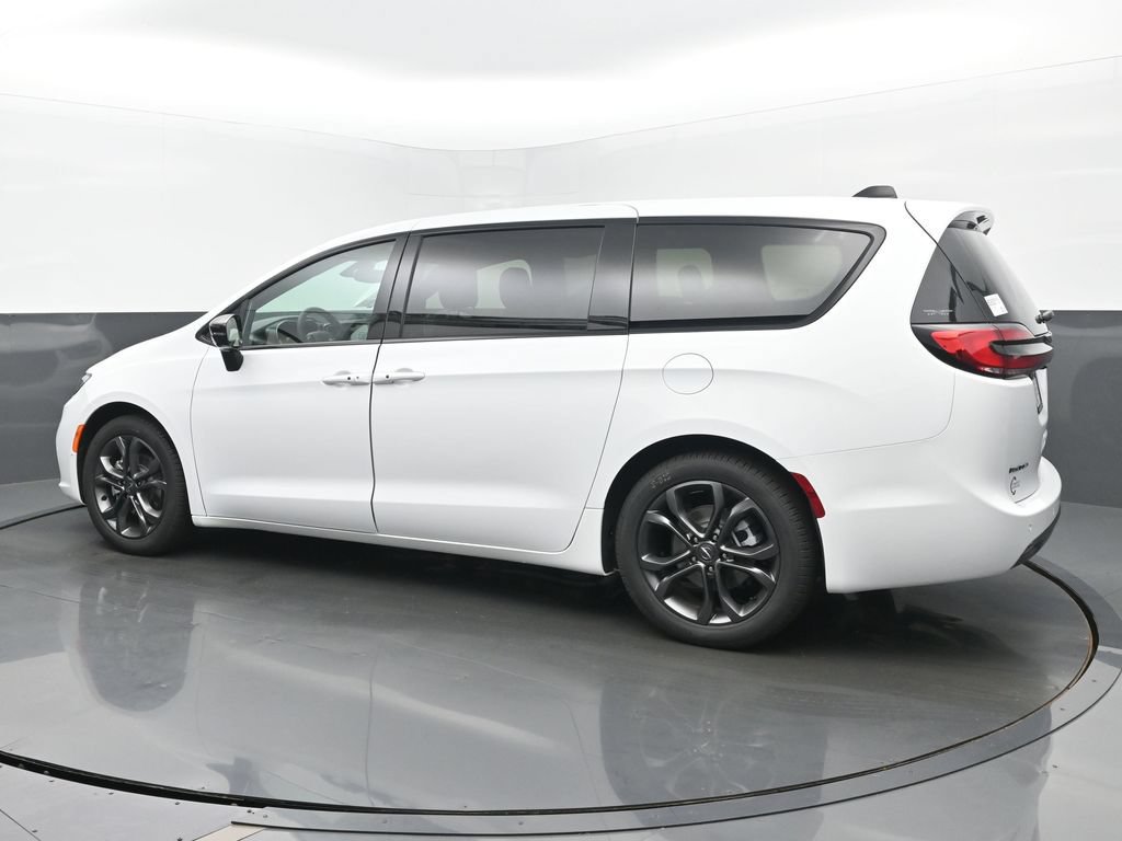 New 2026 Chrysler Pacifica Select FWD image 3