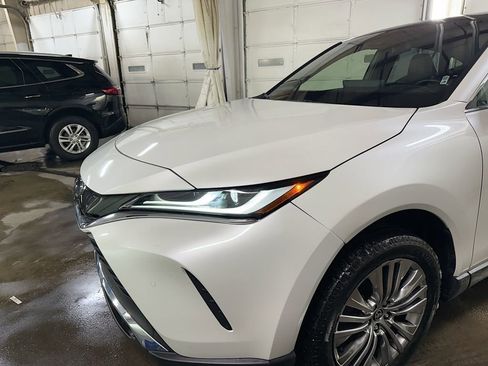 Used 2021 Toyota Venza Limited w/ Advanced Technology Package image 3