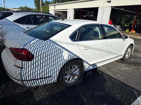Used 2017 Volkswagen Passat 1.8T S FWD image 3