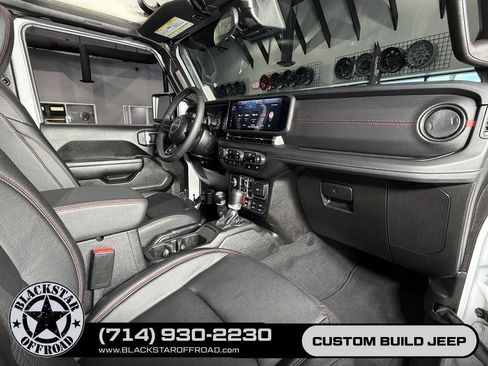 Used 2025 Jeep Wrangler Unlimited Rubicon AWD/4WD image 19