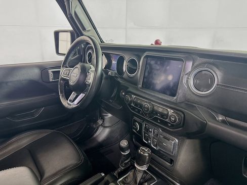 Used 2022 Jeep Wrangler Unlimited Sahara w/ Cold Weather Group image 28