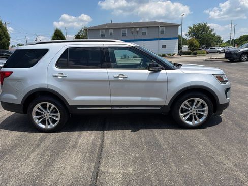 Used 2018 Ford Explorer XLT w/ Equipment Group 202A AWD/4WD image 6
