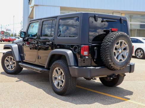 Used 2018 Jeep Wrangler Unlimited Rubicon w/ Connectivity Group AWD/4WD image 2