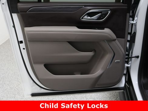 Used 2024 GMC Yukon XL SLT w/ SLT Premium Package image 29