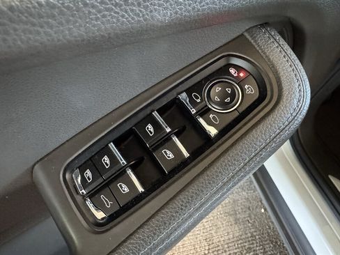 Used 2017 Porsche Macan AWD/4WD image 29