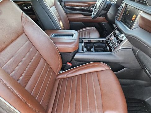 Used 2023 GMC Yukon XL Denali Ultimate AWD/4WD image 15