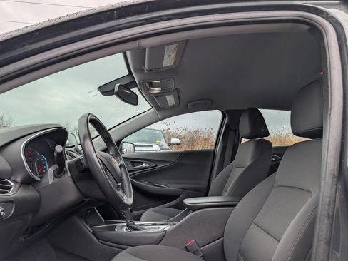 Used 2017 Chevrolet Malibu LT image 9