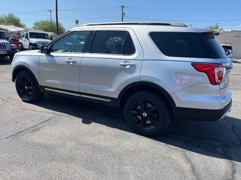 Used 2016 Ford Explorer XLT AWD/4WD image 8
