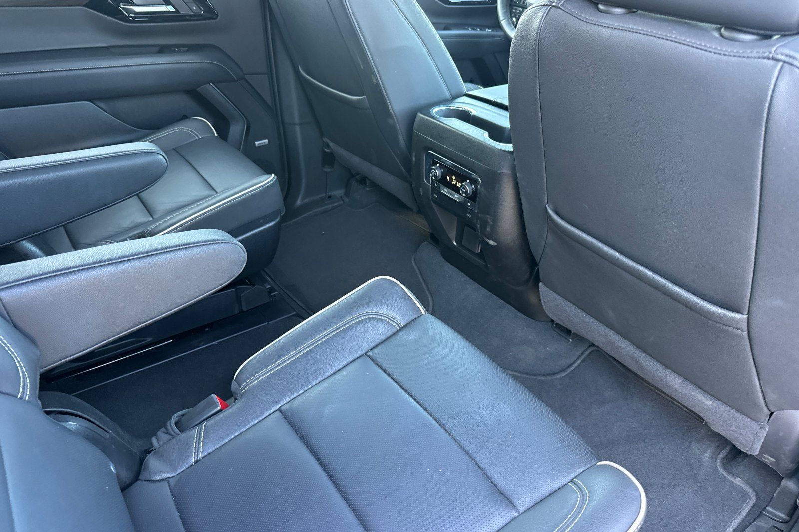 Used 2026 Chevrolet Suburban Premier w/ Sun And Tow Package AWD/4WD image 19