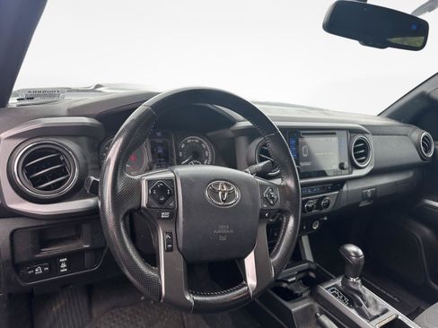 Used 2016 Toyota Tacoma TRD Sport w/ Premium & Technology Package AWD/4WD image 10