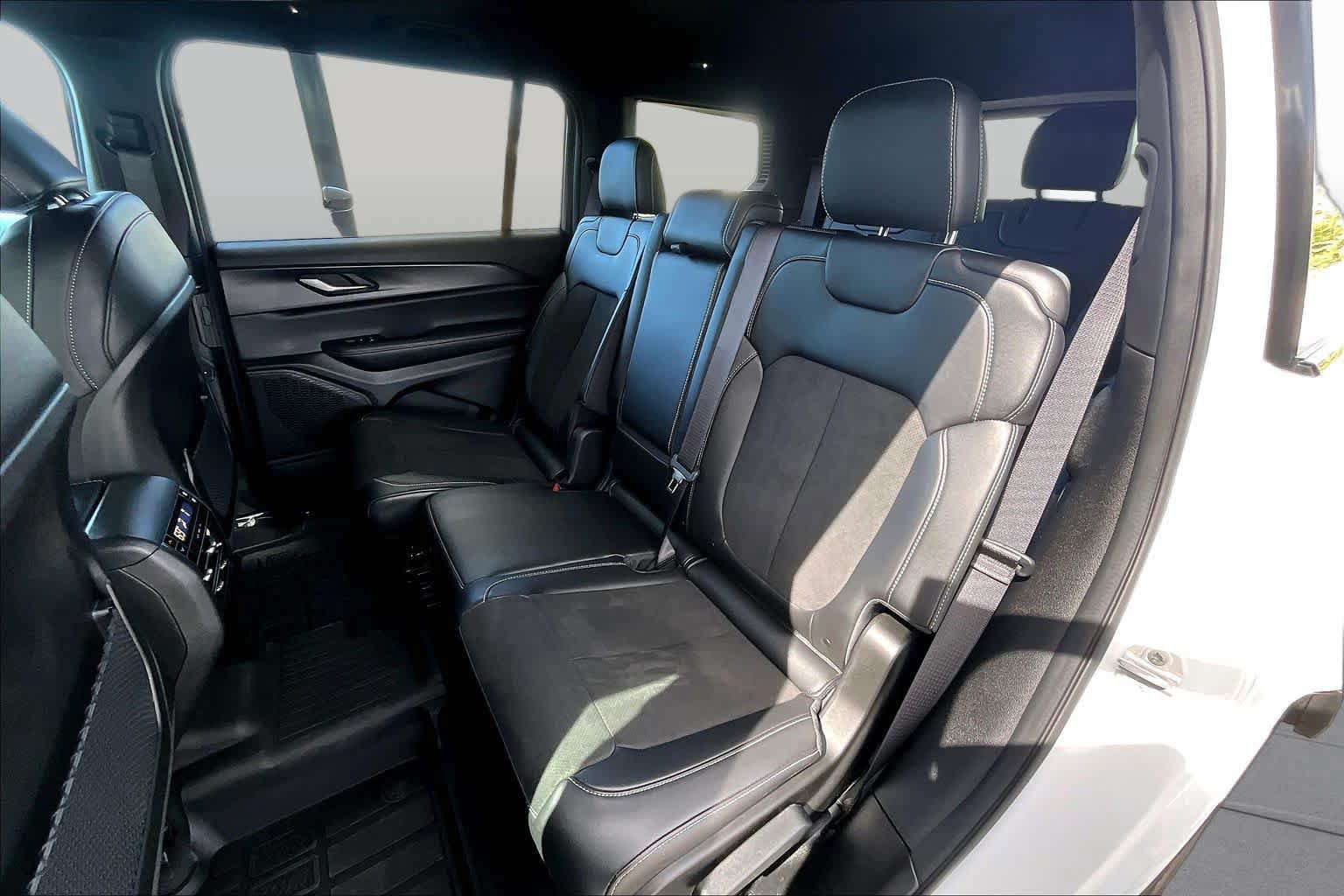Used 2025 Jeep Grand Cherokee L Altitude RWD image 20