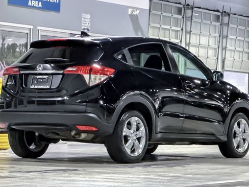 Used 2021 Honda HR-V LX image 8