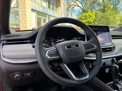 Used 2025 Jeep Compass Limited image 35