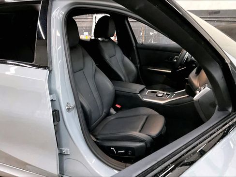Used 2025 BMW 330i Sedan w/ M Sport Package image 10