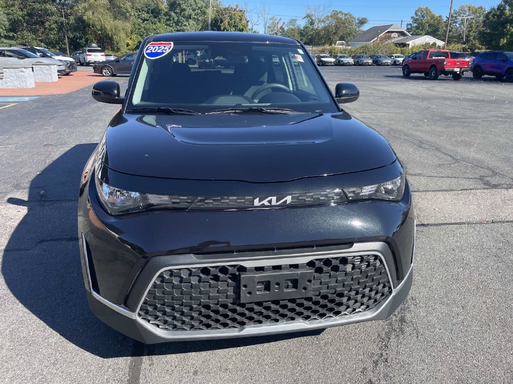 Used 2025 Kia Soul LX FWD image 10