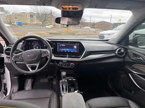 Used 2025 Chevrolet Trax ACTIV image 26