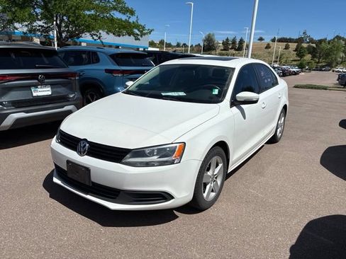 Used 2012 Volkswagen Jetta TDI FWD image 2